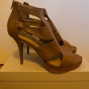 Brand New Never Worn Nine West Brown cut out heels - size 10